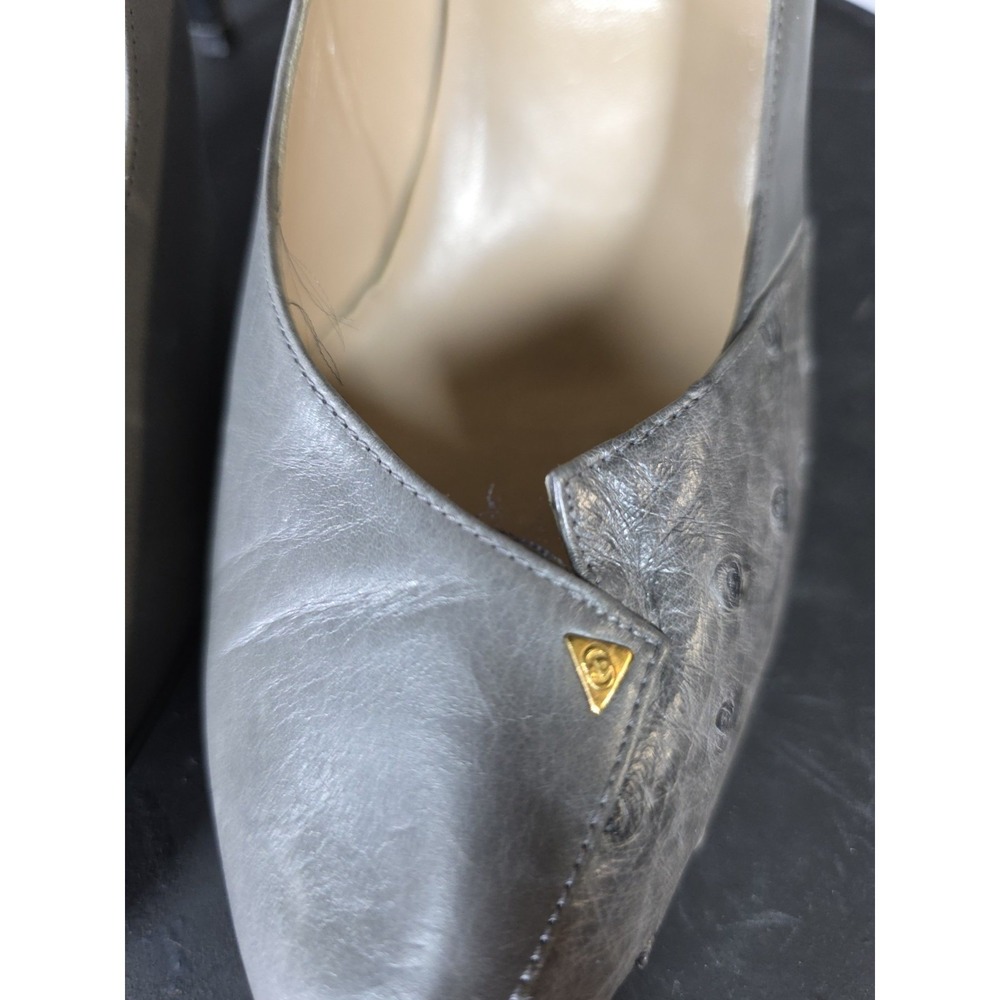Vintage Gucci Ostrich Gray Pointed Toe Heels 38 Knight‎ Crest Label Italy COA - Picture 7 of 16